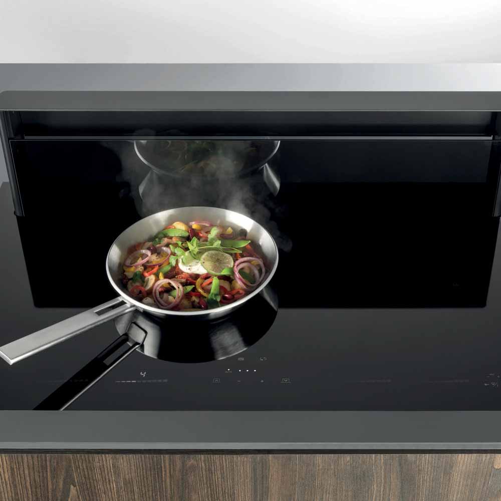 Novy Panoramic food pan in Hubble designer kitchen